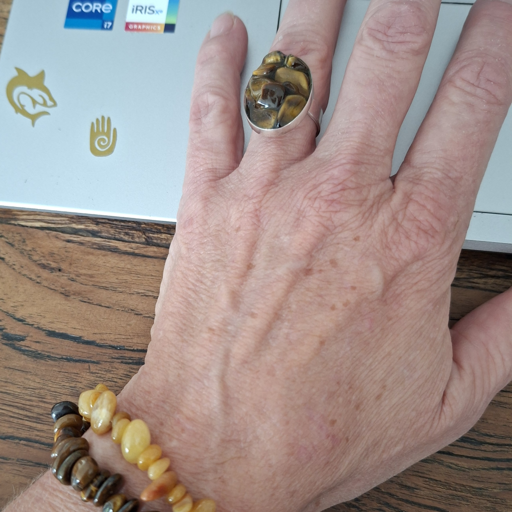 Zilveren ring met Tijgeroog goud