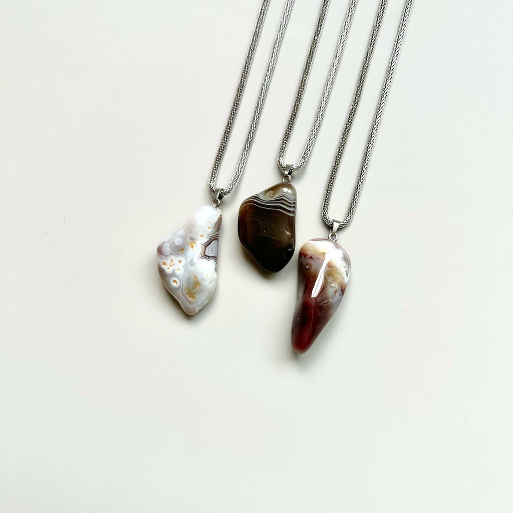 Gemstone collier Agaat Botswana grijs