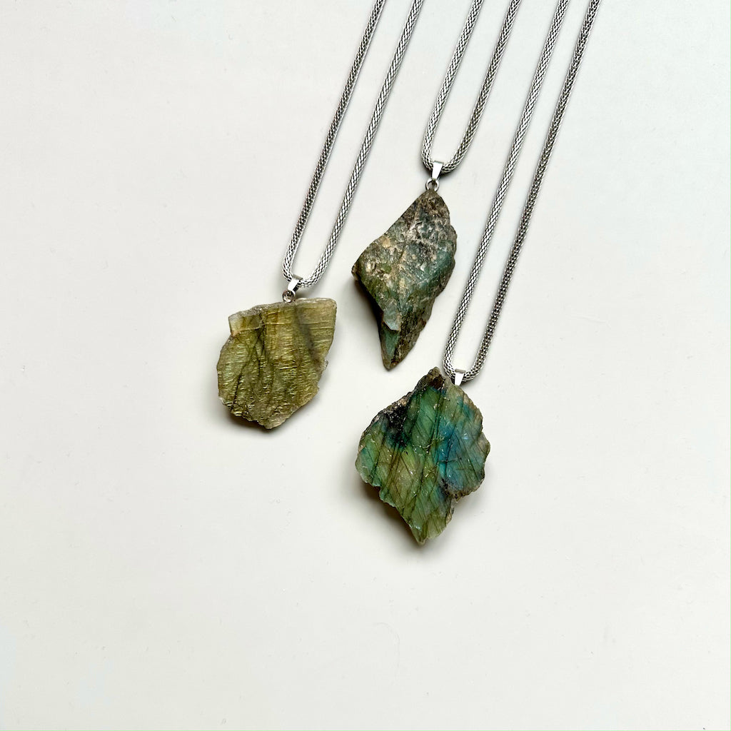 Gemstone collier Labradoriet half gepolijst