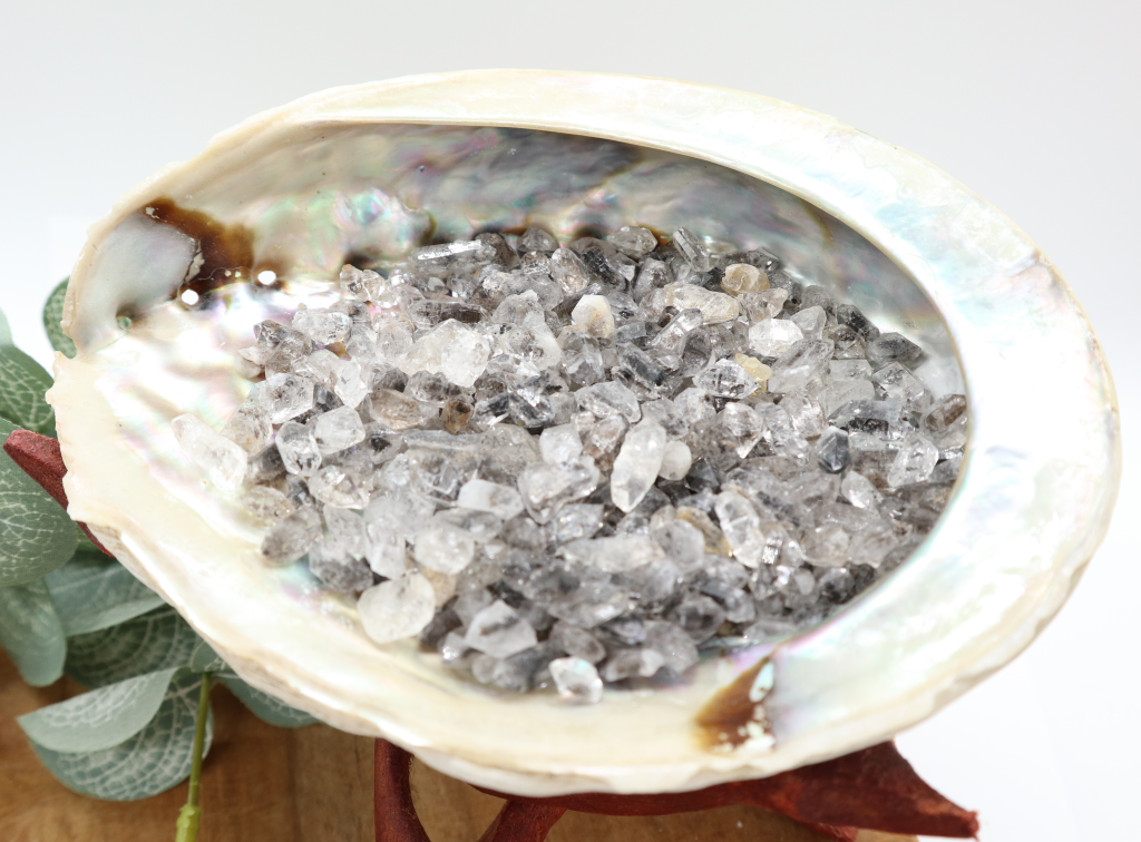 Abalone schelp met herkimer diamant