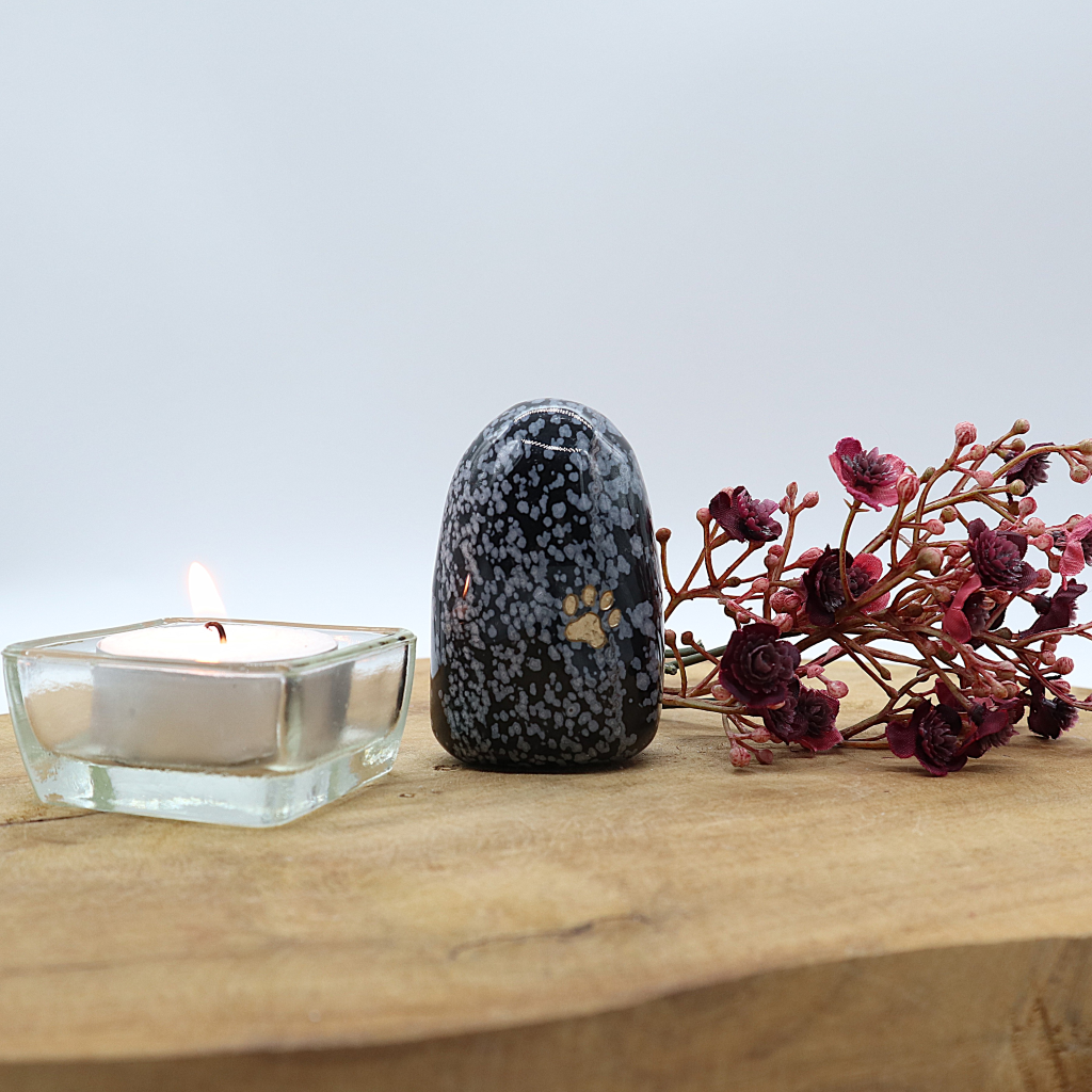 Edel-gedenk-steen obsidiaan sneeuwvlok staand kattenpootje