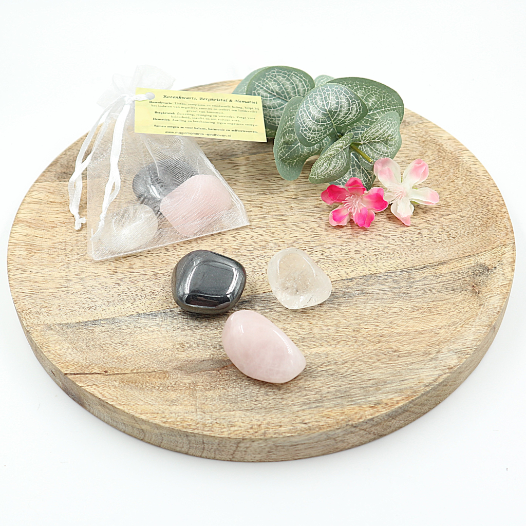 Gouden driehoek met hematiet (trommelstenen)