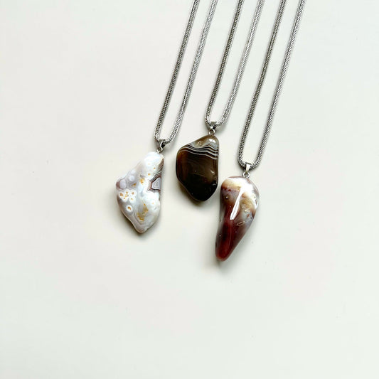 Gemstone collier Agaat Botswana grijs