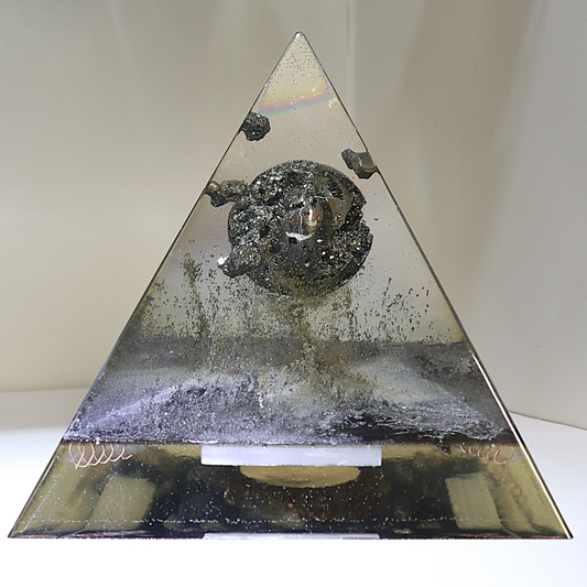 Orgonite Piramide Pyriet groot