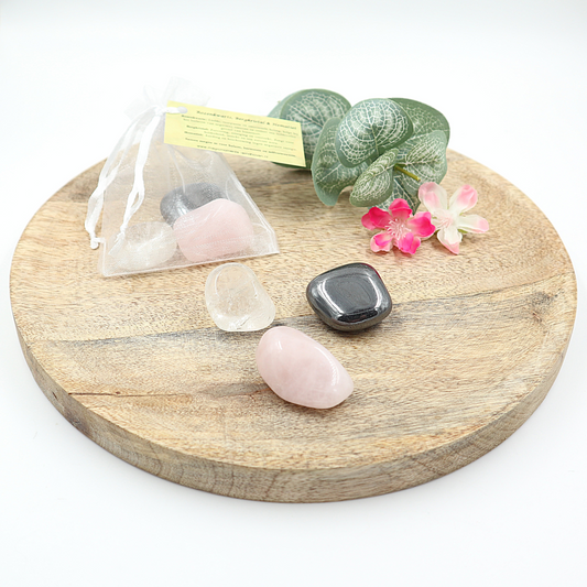 Gouden driehoek met hematiet (trommelstenen)